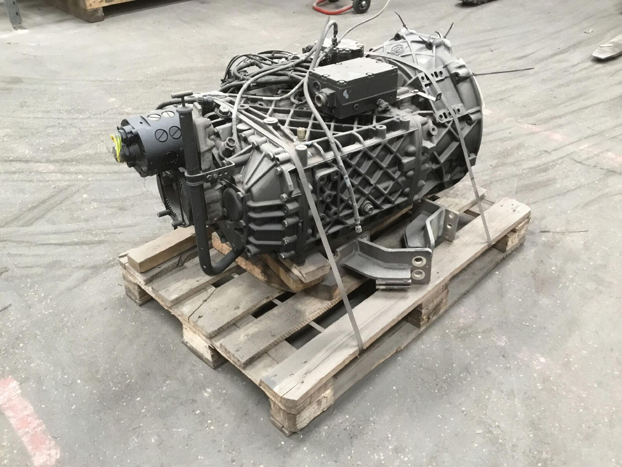 ZF ATF 60-4 gearbox EcoSplit 16-S-151 - Převodovka pro Autojeřáb: obrázek 2 ZF ATF 60-4 gearbox EcoSplit 16-S-151 - Převodovka pro Autojeřáb: obrázek 2