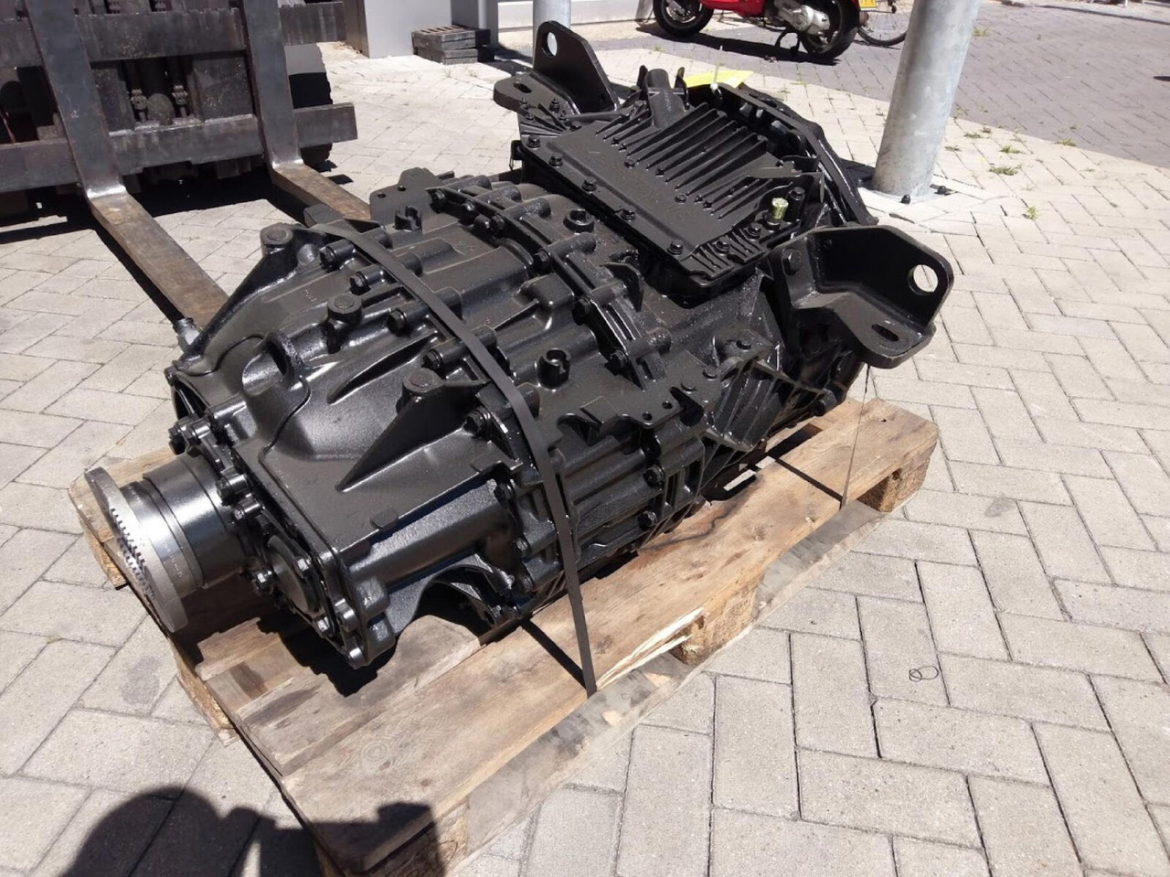 ZF LTM 1055-3.2 gearbox Astronic 12 AS 2302 - Převodovka pro Autojeřáb: obrázek 4 ZF LTM 1055-3.2 gearbox Astronic 12 AS 2302 - Převodovka pro Autojeřáb: obrázek 4