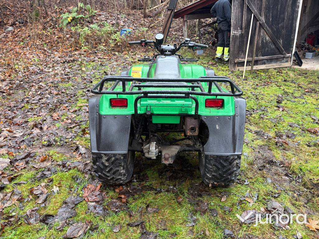Fyrhjuling - Kawasaki KLF 300 C - Čtyřkolka: obrázek 4 Fyrhjuling - Kawasaki KLF 300 C - Čtyřkolka: obrázek 4