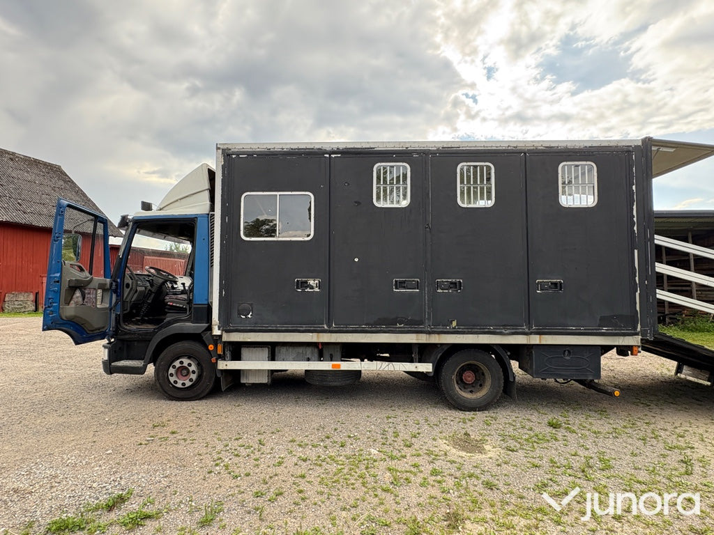 Hästtransport Iveco EuroCargo 85E18 - Auto na přepravu koní: obrázek 5 Hästtransport Iveco EuroCargo 85E18 - Auto na přepravu koní: obrázek 5