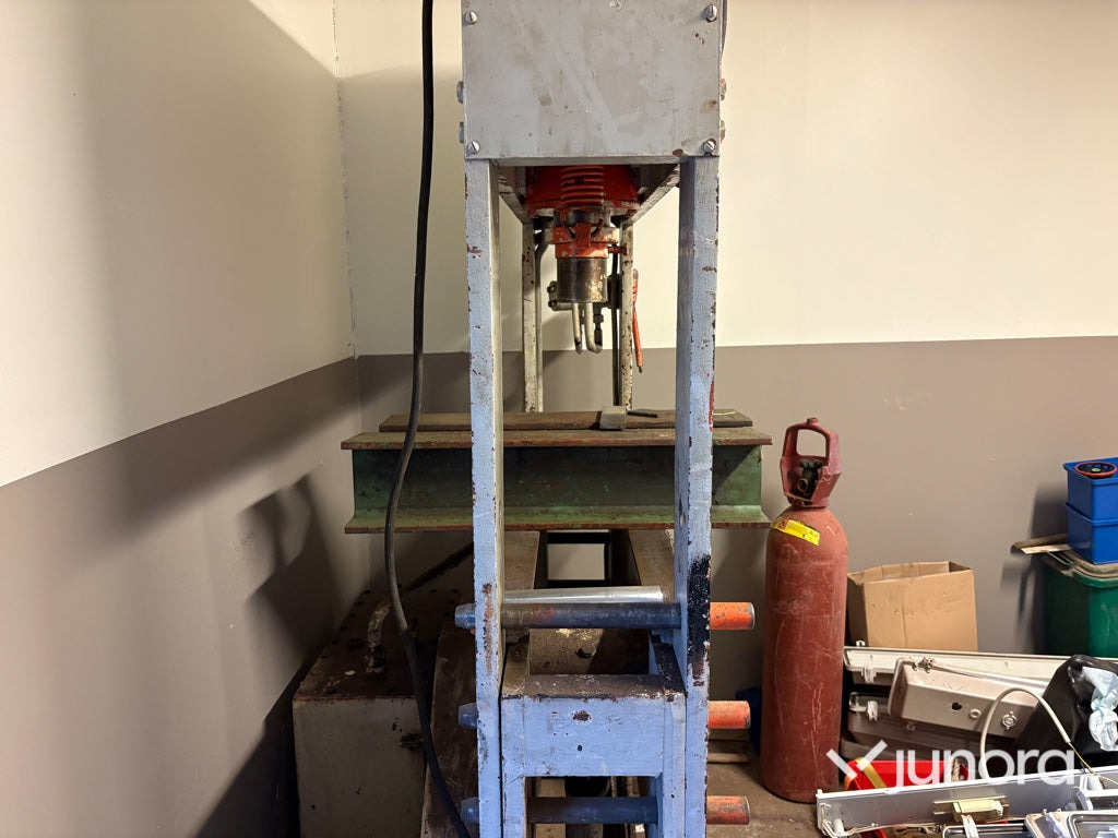 Hydraulpress - Hiab H100E, 100 ton - Ohraňovací lis: obrázek 5 Hydraulpress - Hiab H100E, 100 ton - Ohraňovací lis: obrázek 5