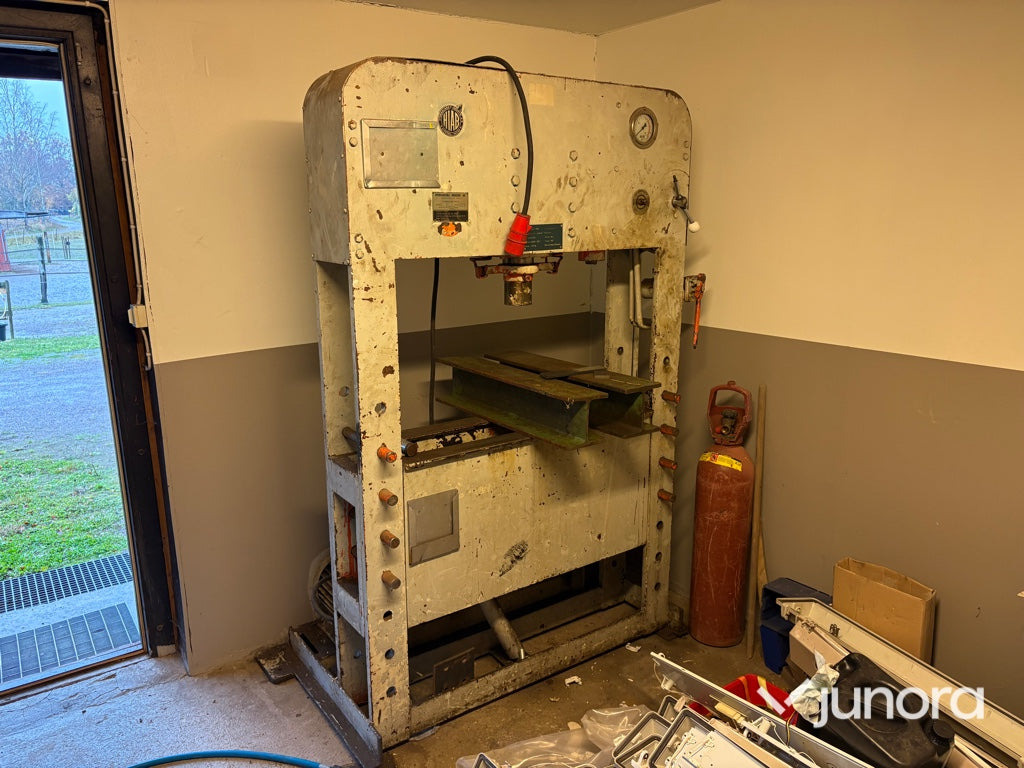 Hydraulpress - Hiab H100E, 100 ton - Ohraňovací lis: obrázek 2 Hydraulpress - Hiab H100E, 100 ton - Ohraňovací lis: obrázek 2