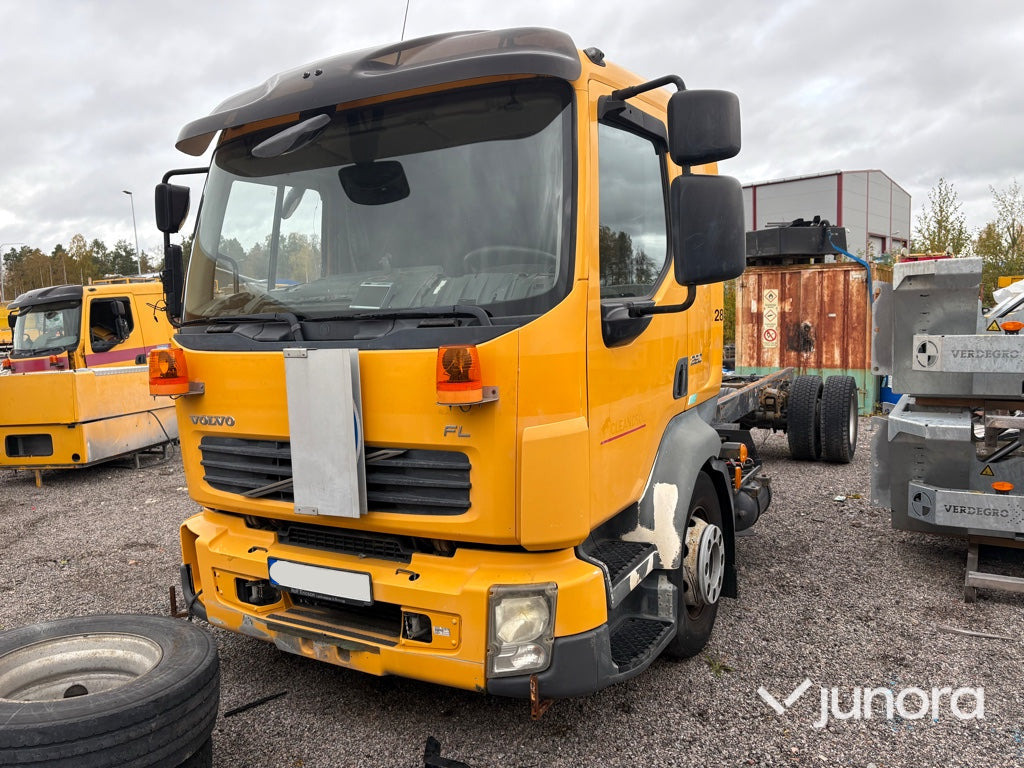 Lastbil - Volvo FL 4*2 - Podvozek s kabinou: obrázek 1 Lastbil - Volvo FL 4*2 - Podvozek s kabinou: obrázek 1