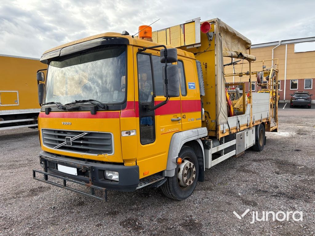 Lastbil - Volvo FL611 4X2 - Nákladní automobil valníkový/ Plošinový: obrázek 1 Lastbil - Volvo FL611 4X2 - Nákladní automobil valníkový/ Plošinový: obrázek 1