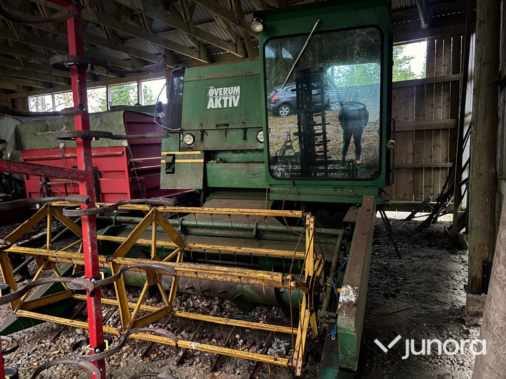 Skördetröska - Överum Aktiv 1130 - Sklízecí mlátička: obrázek 1 Skördetröska - Överum Aktiv 1130 - Sklízecí mlátička: obrázek 1