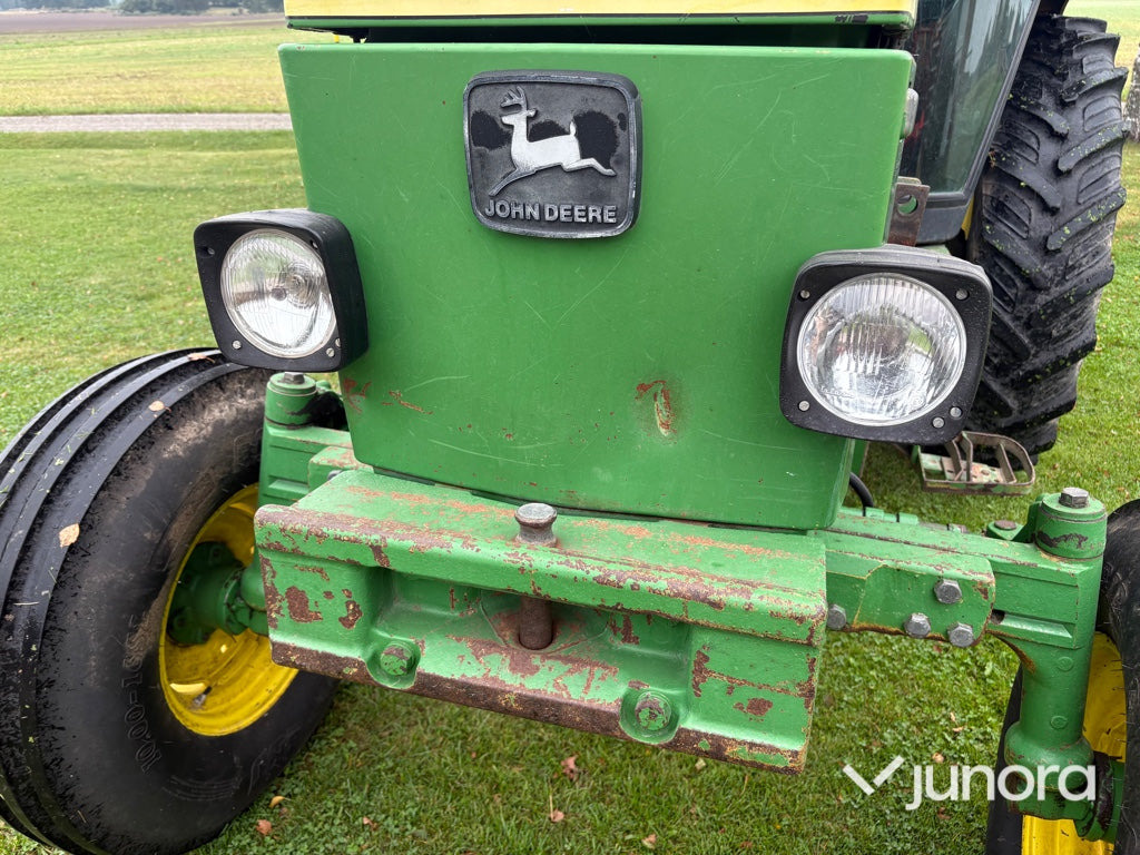 Traktor John Deere 2250 - Traktor: obrázek 4 Traktor John Deere 2250 - Traktor: obrázek 4