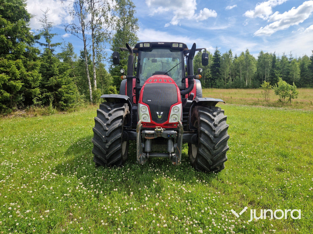 Valtra T203 Direct - Traktor: obrázek 2 Valtra T203 Direct - Traktor: obrázek 2