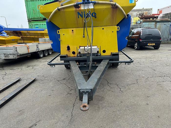 Nido Stratos B35K-30 ACLN-490 - Sypač písku/ Soli: obrázek 4 Nido Stratos B35K-30 ACLN-490 - Sypač písku/ Soli: obrázek 4