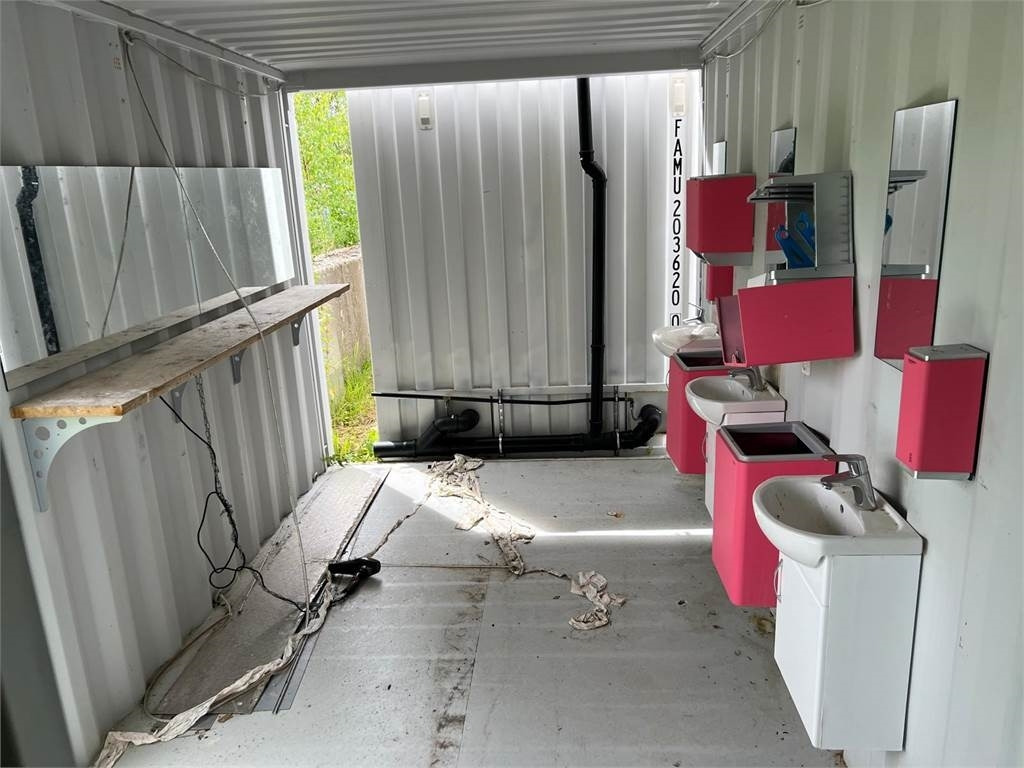 5 stk 20 fods indrettet til WC - baderum - Skříňová nástavba: obrázek 4 5 stk 20 fods indrettet til WC - baderum - Skříňová nástavba: obrázek 4