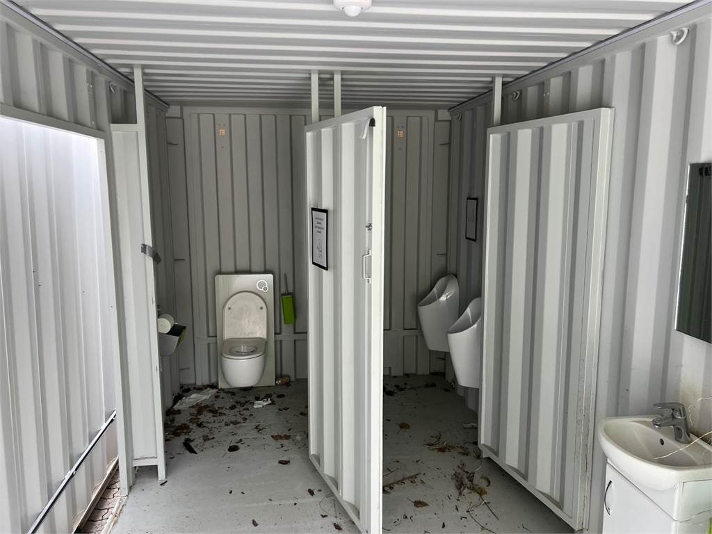 5 stk 20 fods indrettet til WC - baderum - Skříňová nástavba: obrázek 2 5 stk 20 fods indrettet til WC - baderum - Skříňová nástavba: obrázek 2