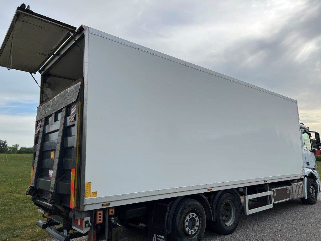 8,4 mtr glasfiber kasse - Xarios 500 - Skříňová nástavba: obrázek 1 8,4 mtr glasfiber kasse - Xarios 500 - Skříňová nástavba: obrázek 1