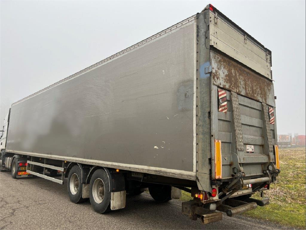 Fruehauf 13,6 mtr box - lodretstående lift - Skříňový návěs: obrázek 4 Fruehauf 13,6 mtr box - lodretstående lift - Skříňový návěs: obrázek 4