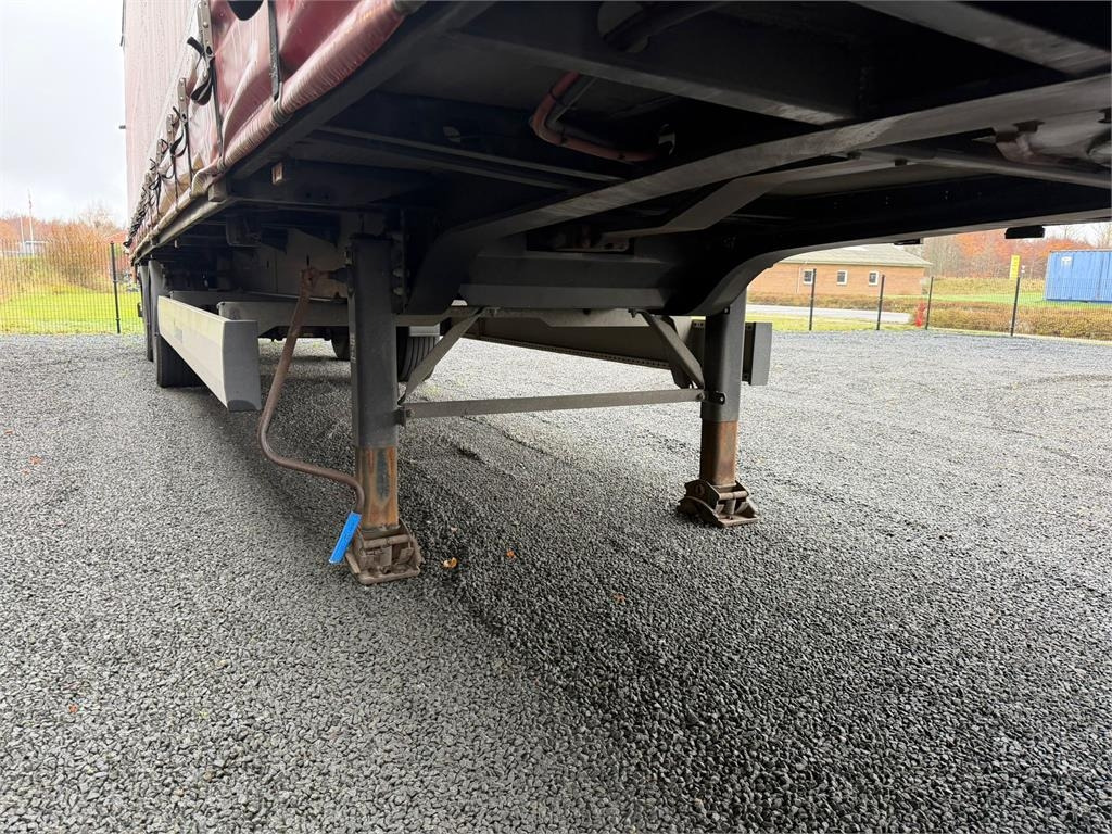 Krone 13,6 mtr gardin - lodretstående lift - Plachtový návěs: obrázek 5 Krone 13,6 mtr gardin - lodretstående lift - Plachtový návěs: obrázek 5