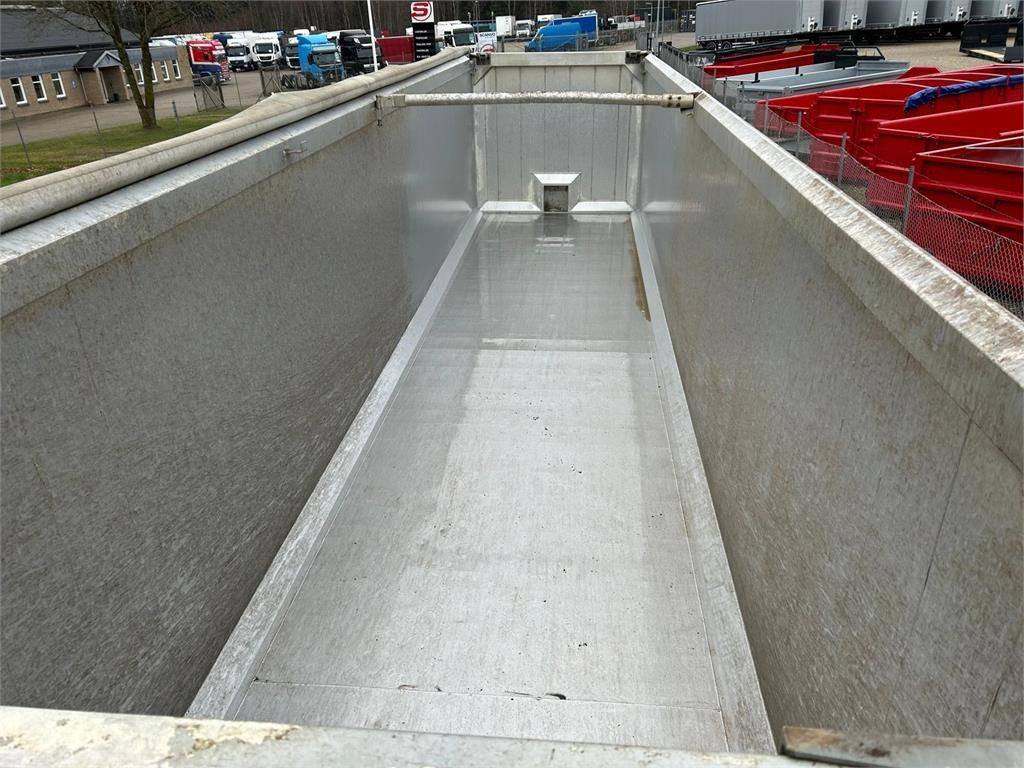 MTDK TK400 - 60m3 alu kasse - Sklápěcí návěs: obrázek 4 MTDK TK400 - 60m3 alu kasse - Sklápěcí návěs: obrázek 4