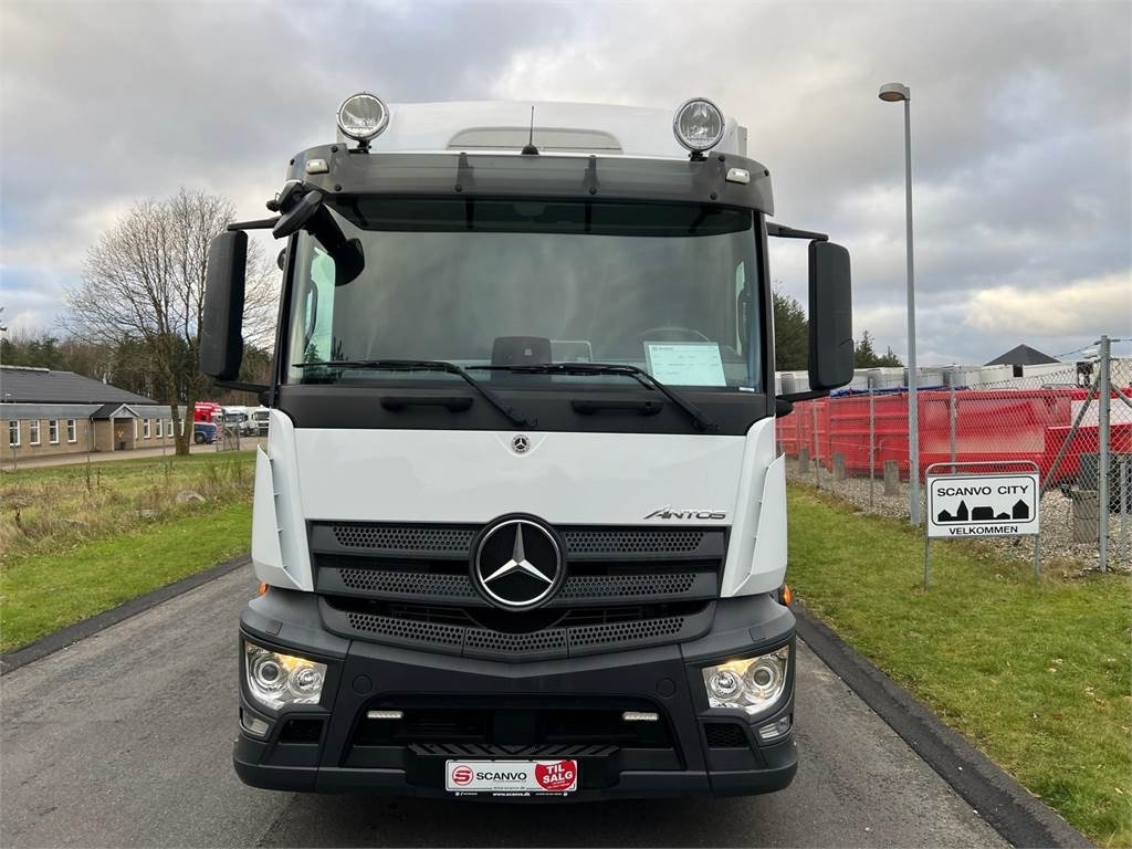 Mercedes-Benz Antos 2533 L - Skříňový nákladní auto: obrázek 4 Mercedes-Benz Antos 2533 L - Skříňový nákladní auto: obrázek 4