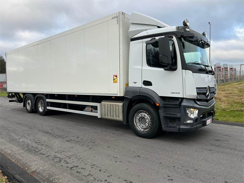 Mercedes-Benz Antos 2533 L - Skříňový nákladní auto: obrázek 3 Mercedes-Benz Antos 2533 L - Skříňový nákladní auto: obrázek 3
