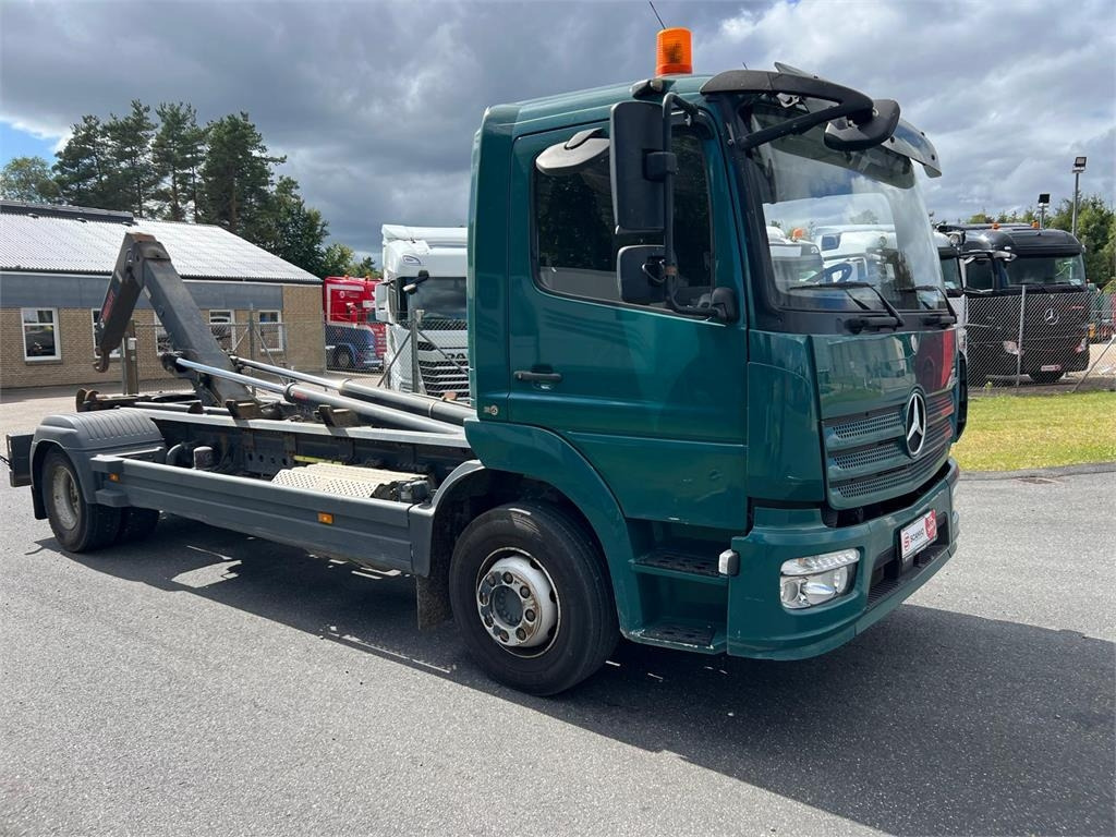 Mercedes-Benz Atego 1521 - Hákový nosič kontejnerů: obrázek 2 Mercedes-Benz Atego 1521 - Hákový nosič kontejnerů: obrázek 2