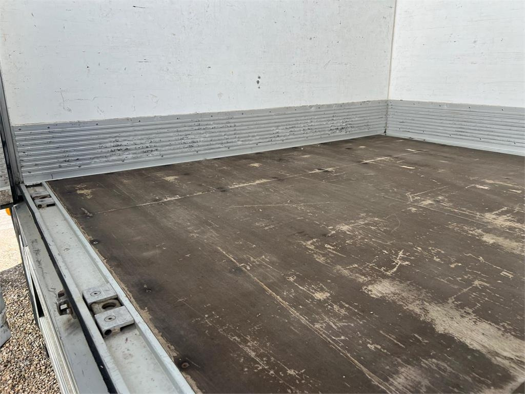 Volvo FE320 18 ton - Chladírenský nákladní automobil: obrázek 5 Volvo FE320 18 ton - Chladírenský nákladní automobil: obrázek 5