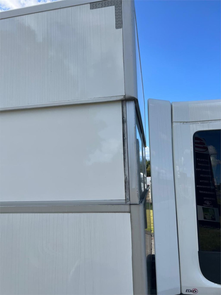 Volvo FL 250 16 ton - Skříňový nákladní auto: obrázek 5 Volvo FL 250 16 ton - Skříňový nákladní auto: obrázek 5