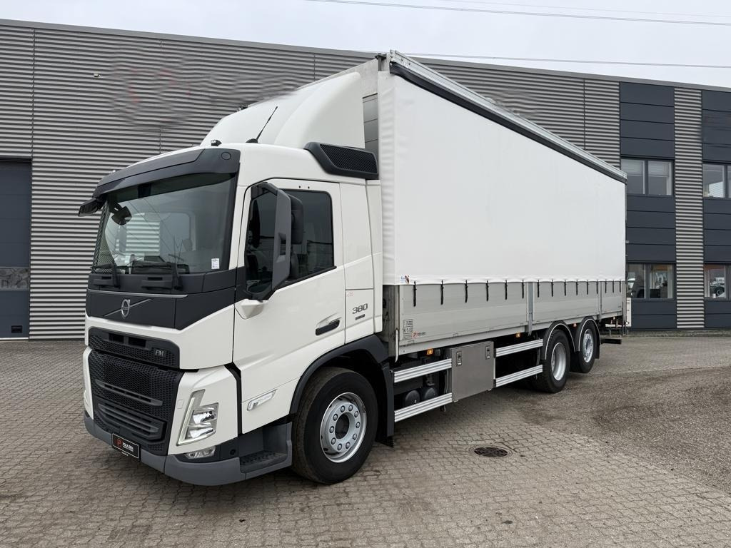 Volvo FM380 7800mm - Plachtový nákladní auto: obrázek 2 Volvo FM380 7800mm - Plachtový nákladní auto: obrázek 2