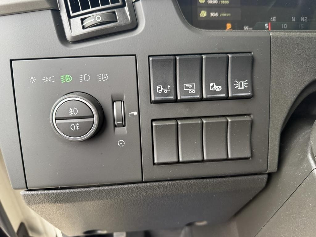 Plachtový nákladní auto Volvo FM380: obrázek 11