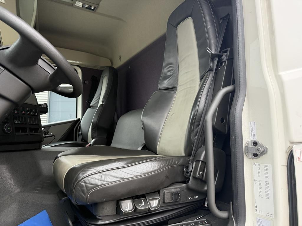 Plachtový nákladní auto Volvo FM380: obrázek 6