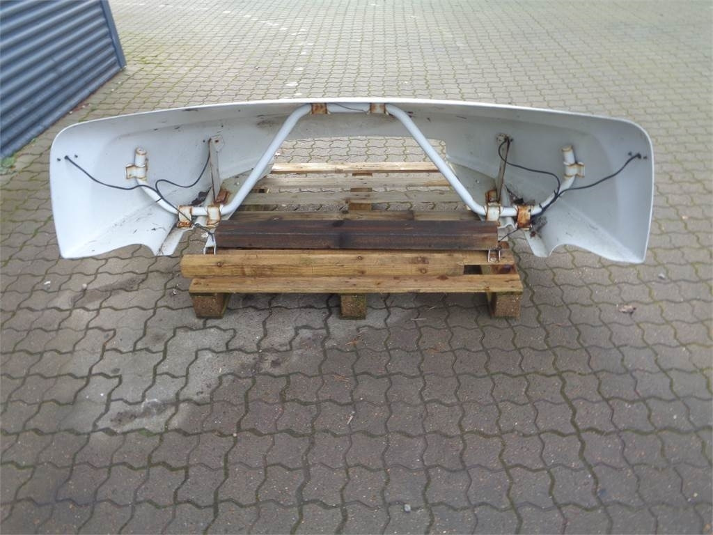 Volvo Tagspoiler til Volvo FL - Aerodynamika/ Spoilery pro Nákladní auto: obrázek 5 Volvo Tagspoiler til Volvo FL - Aerodynamika/ Spoilery pro Nákladní auto: obrázek 5