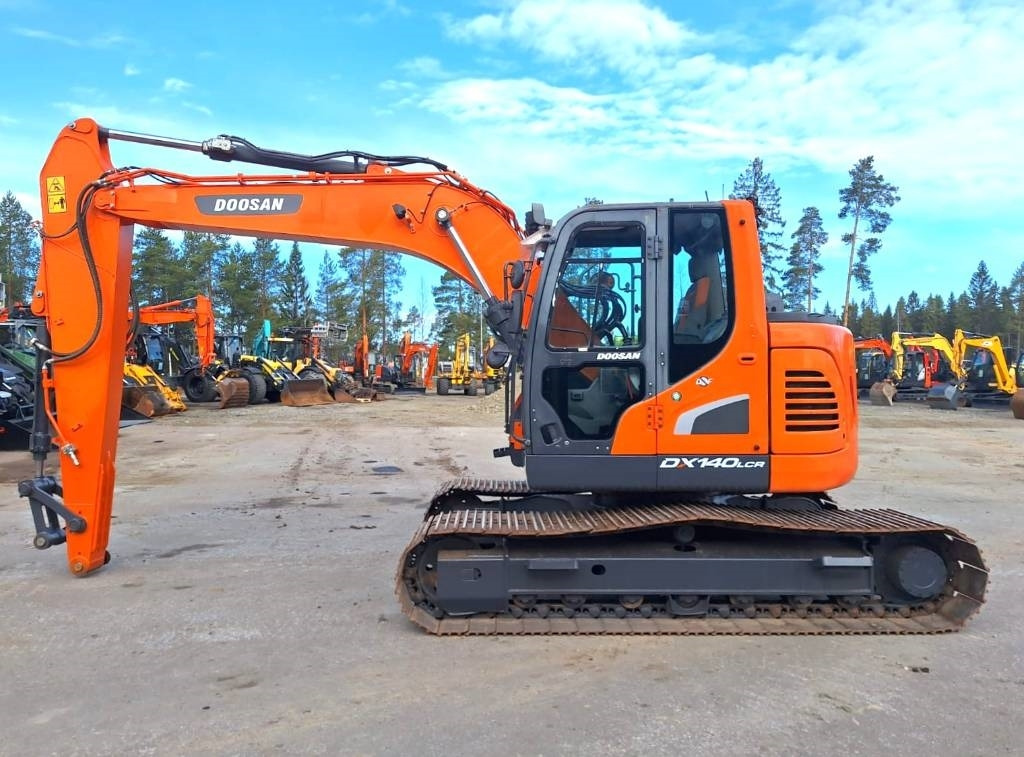 Pásové rýpadlo Doosan DX140LCR-5: obrázek 1