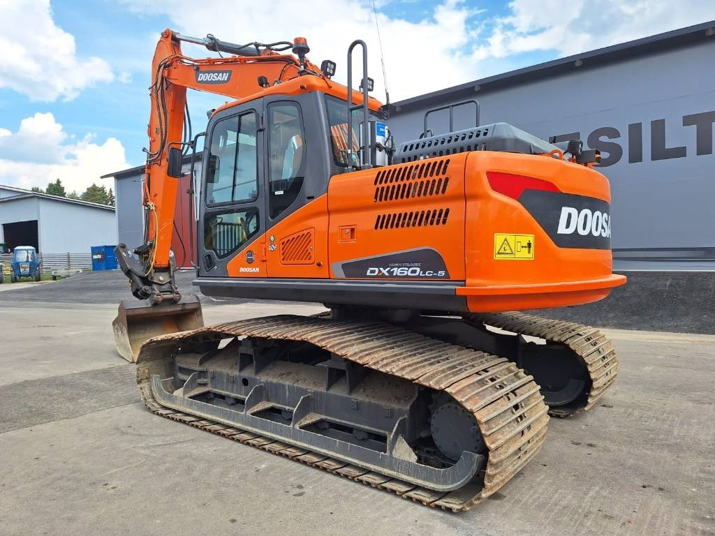 Doosan DX160LCH-5 METSÄMALLI KALLISTAJALLA - Pásové rýpadlo: obrázek 2 Doosan DX160LCH-5 METSÄMALLI KALLISTAJALLA - Pásové rýpadlo: obrázek 2
