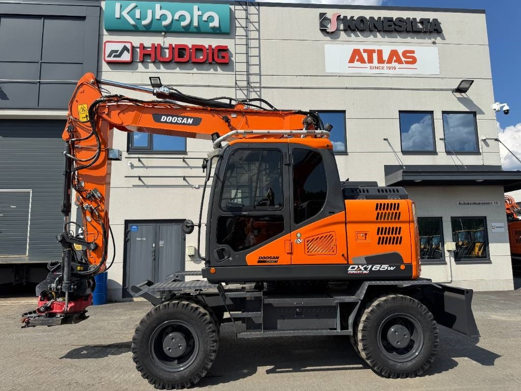 Doosan DX165W-5 PYÖRITTÄJÄLLÄ - Kolesové rýpadlo: obrázek 1 Doosan DX165W-5 PYÖRITTÄJÄLLÄ - Kolesové rýpadlo: obrázek 1