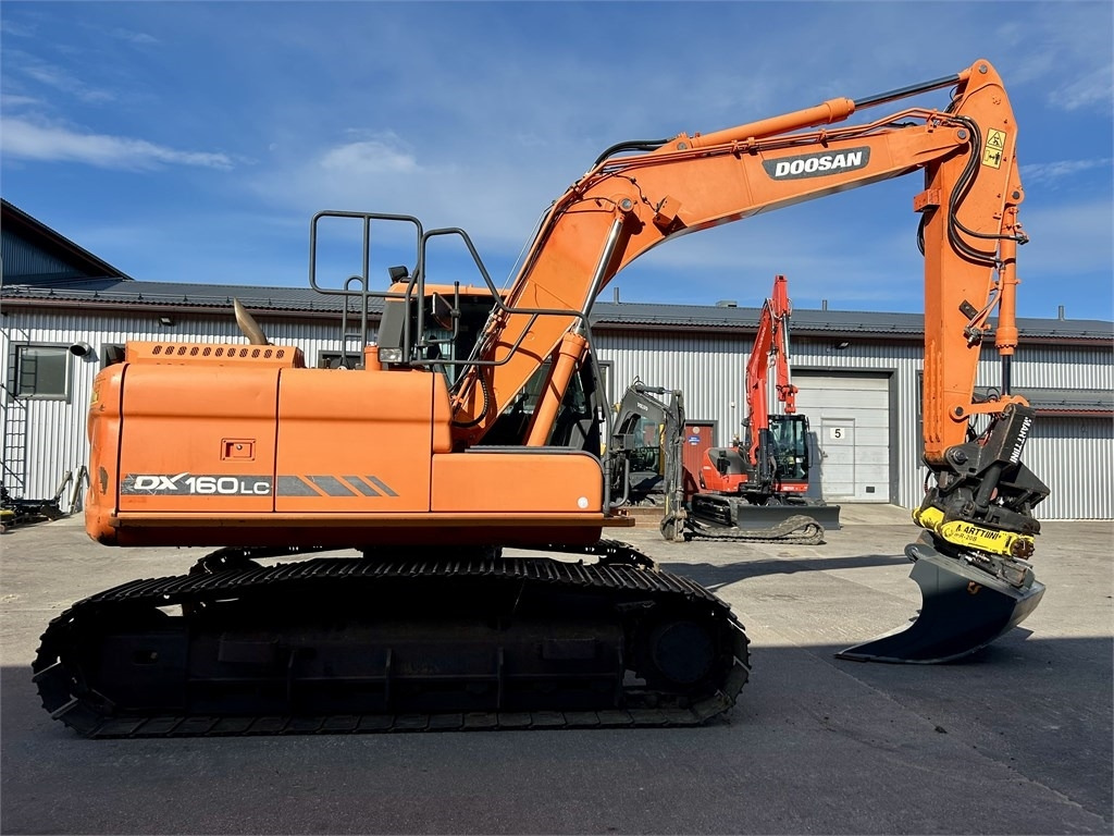 Doosan MYYTY!!SOLD!! DX160LC-3 KALLISTAJA+PYÖRITTÄJÄ  - Pásové rýpadlo: obrázek 5 Doosan MYYTY!!SOLD!! DX160LC-3 KALLISTAJA+PYÖRITTÄJÄ  - Pásové rýpadlo: obrázek 5