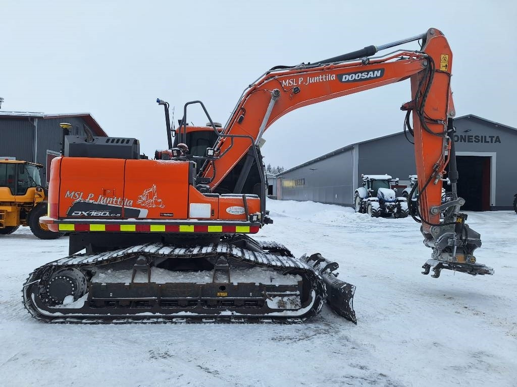 Doosan MYYTY! SOLD! DX160LCH-5 METSÄMALLI - Pásové rýpadlo: obrázek 4 Doosan MYYTY! SOLD! DX160LCH-5 METSÄMALLI - Pásové rýpadlo: obrázek 4