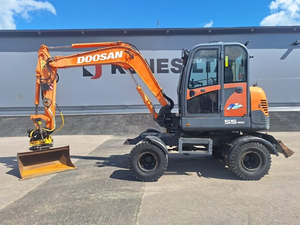 Doosan MYYTY! SOLD! S55W PYÖRITTÄJÄLLÄ - Kolesové rýpadlo: obrázek 1 Doosan MYYTY! SOLD! S55W PYÖRITTÄJÄLLÄ - Kolesové rýpadlo: obrázek 1