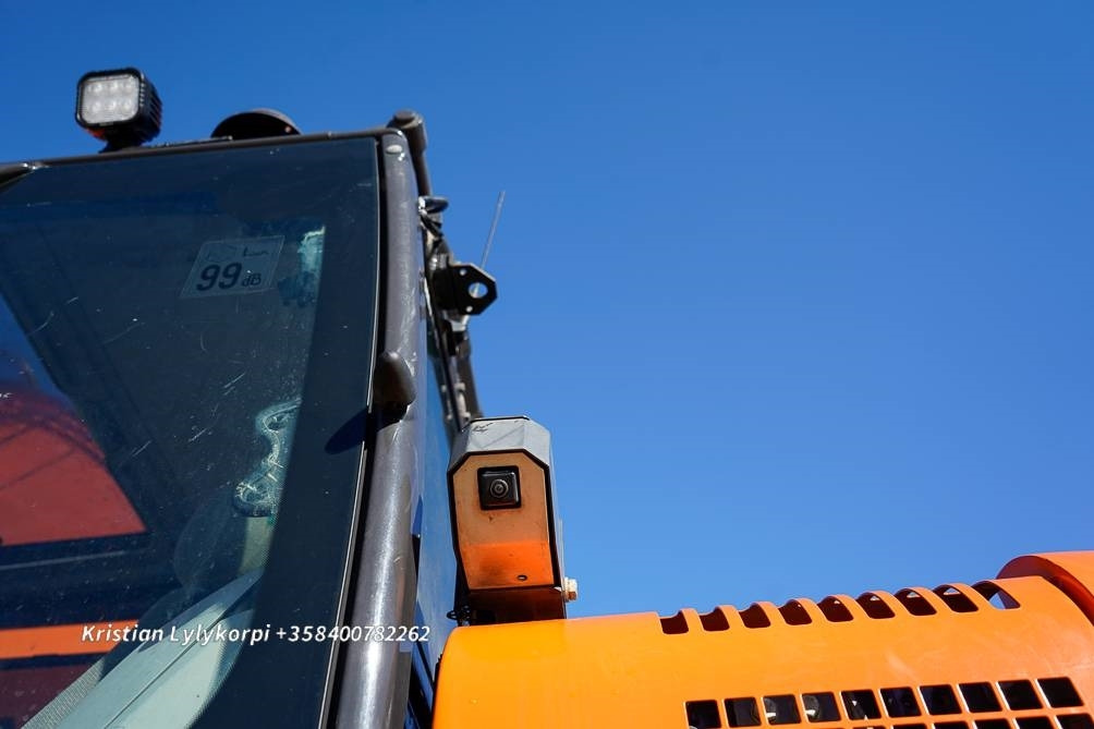 Pásové rýpadlo Hitachi ZX135US-6 METSÄALUSTALLA: obrázek 24