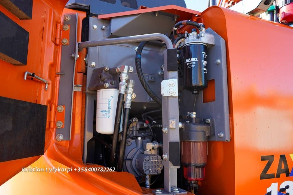 Pásové rýpadlo Hitachi ZX135US-6 METSÄALUSTALLA: obrázek 20