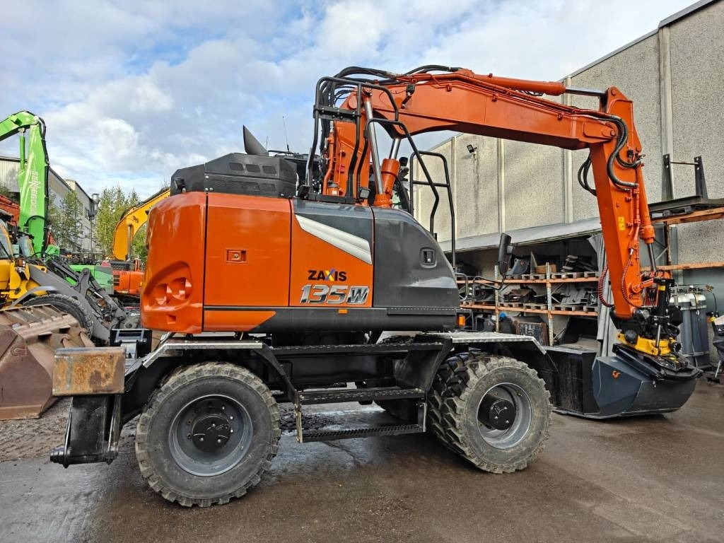 Hitachi ZX135W-7 VARUSTELTU - Kolesové rýpadlo: obrázek 5 Hitachi ZX135W-7 VARUSTELTU - Kolesové rýpadlo: obrázek 5