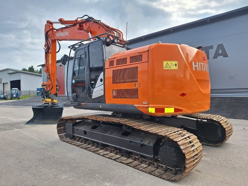 Hitachi ZX225USLC-5 PYÖRITTÄJÄLLÄ - Pásové rýpadlo: obrázek 2 Hitachi ZX225USLC-5 PYÖRITTÄJÄLLÄ - Pásové rýpadlo: obrázek 2