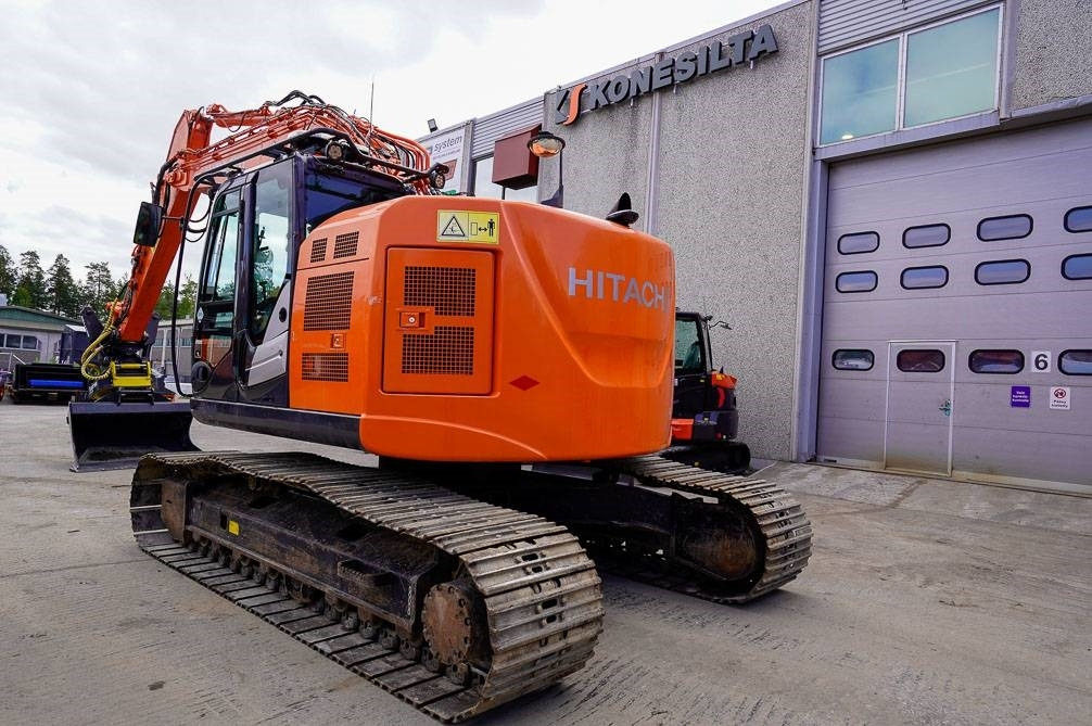 Hitachi ZX225USLC-5B MARTTIINILLA - Pásové rýpadlo: obrázek 3 Hitachi ZX225USLC-5B MARTTIINILLA - Pásové rýpadlo: obrázek 3
