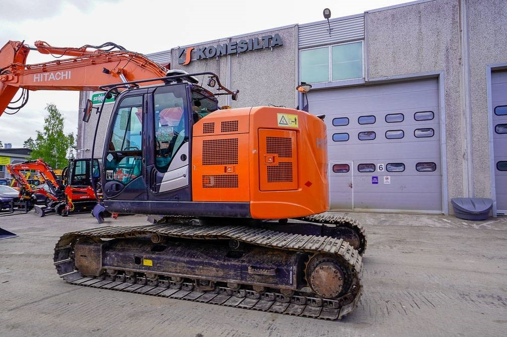 Hitachi ZX225USLC-5B MARTTIINILLA - Pásové rýpadlo: obrázek 2 Hitachi ZX225USLC-5B MARTTIINILLA - Pásové rýpadlo: obrázek 2