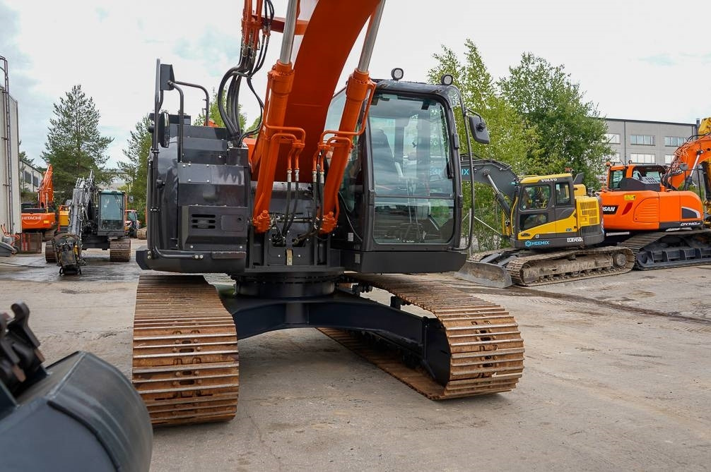 Hitachi ZX225USLC-6 - Pásové rýpadlo: obrázek 5 Hitachi ZX225USLC-6 - Pásové rýpadlo: obrázek 5