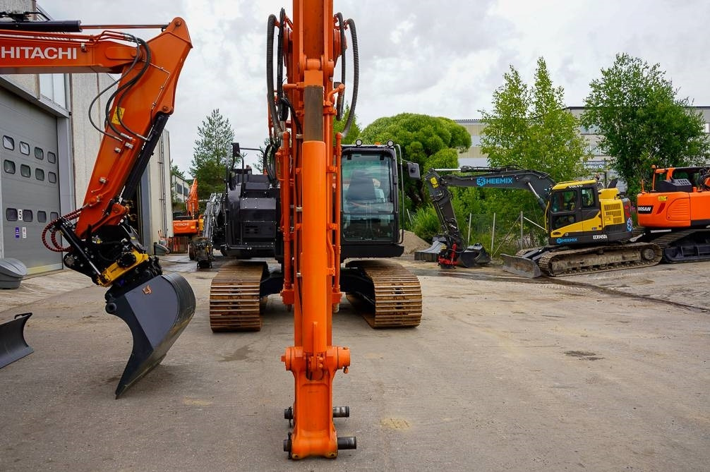 Hitachi ZX225USLC-6 - Pásové rýpadlo: obrázek 4 Hitachi ZX225USLC-6 - Pásové rýpadlo: obrázek 4