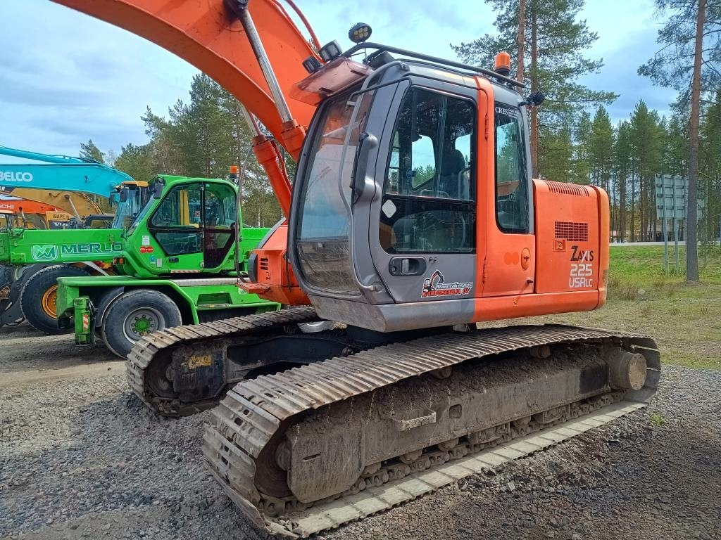 Hitachi ZX225USR KALLISTAJALLA - Pásové rýpadlo: obrázek 2 Hitachi ZX225USR KALLISTAJALLA - Pásové rýpadlo: obrázek 2