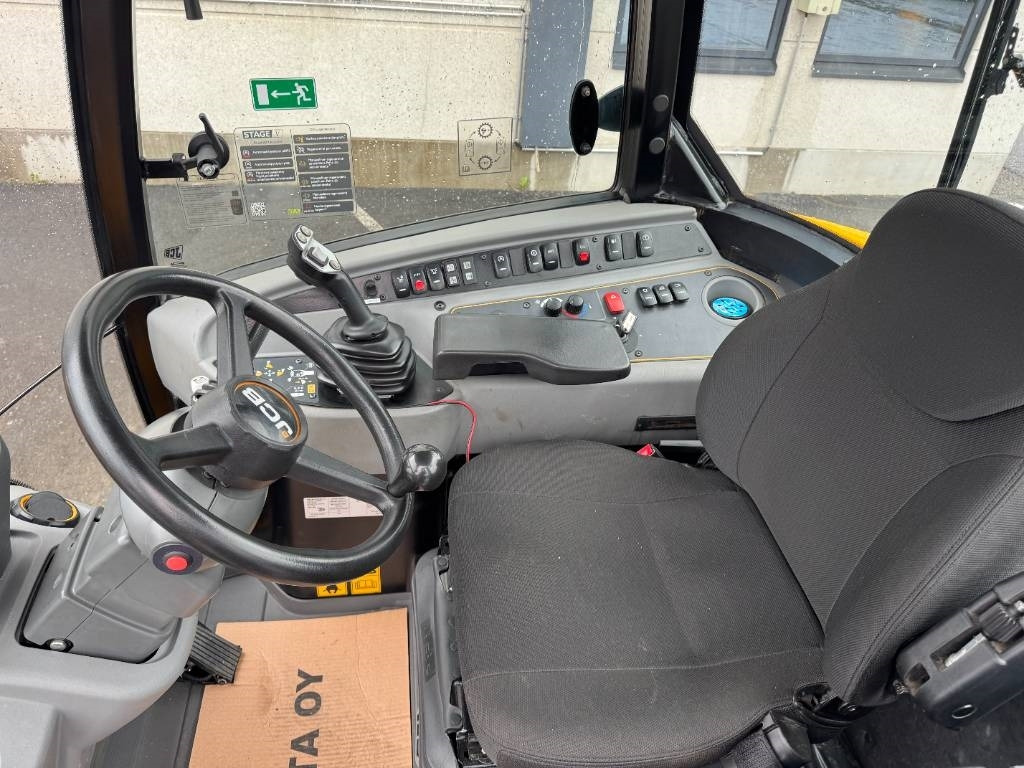 Kolový nakladač JCB 407 SV RUNSAASTI LISÄVARUSTEITA: obrázek 24