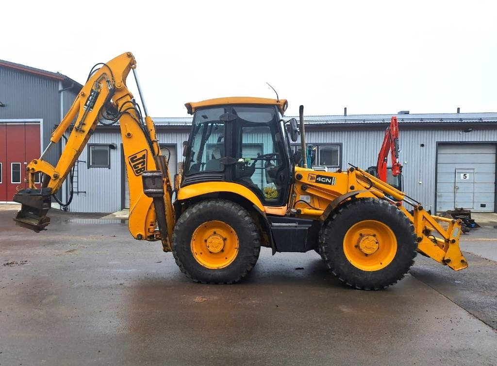 JCB 4CN YHDISTELMÄKONE KALLISTAJALLA - Rýpadlo-nakladač: obrázek 4 JCB 4CN YHDISTELMÄKONE KALLISTAJALLA - Rýpadlo-nakladač: obrázek 4