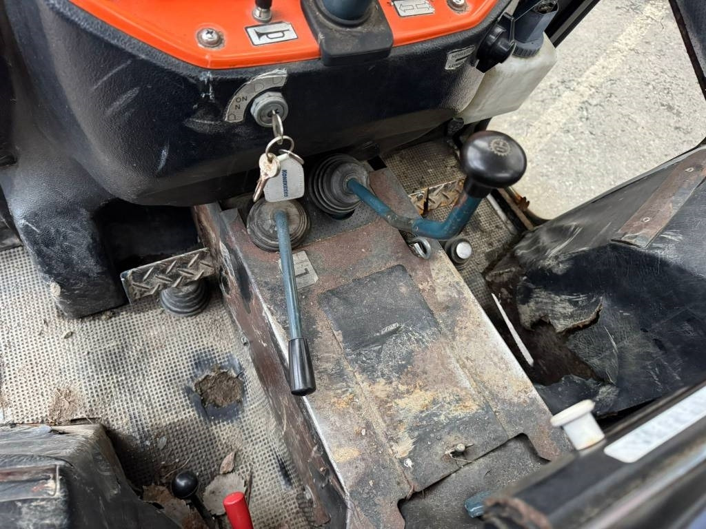 Kubota L245 DT ETUKUORMAAJALLA  leasing Kubota L245 DT ETUKUORMAAJALLA: obrázek 10