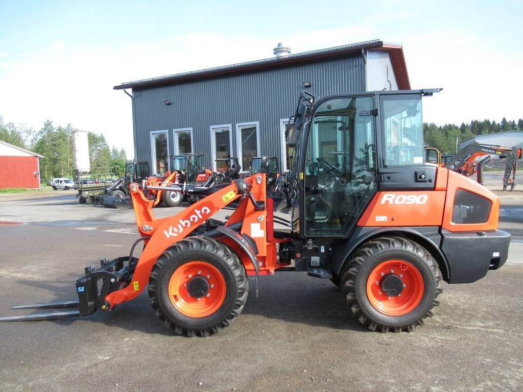 Kubota R090W UUTUUSMALLI - Kolový nakladač: obrázek 1 Kubota R090W UUTUUSMALLI - Kolový nakladač: obrázek 1