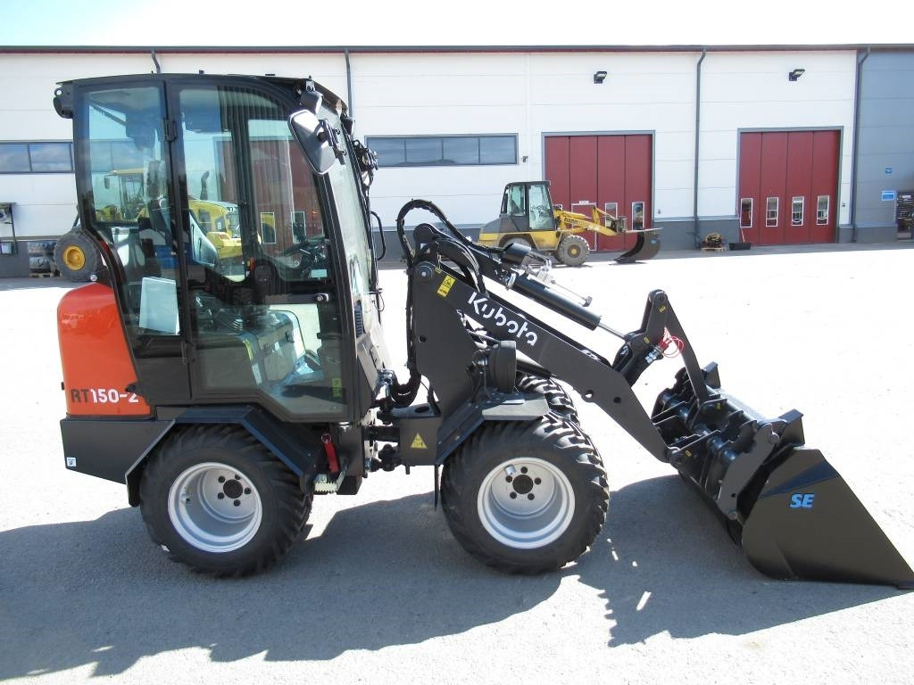 Kubota RT150-2 PIENKUORMAAJA, UUSI - Kloubový nakladač: obrázek 5 Kubota RT150-2 PIENKUORMAAJA, UUSI - Kloubový nakladač: obrázek 5
