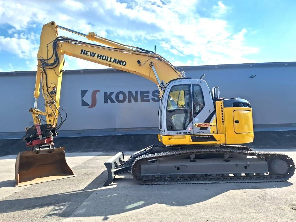 New Holland MYYTY! SOLD! E235BSRLC PYÖRITTÄJÄLLÄ - Pásové rýpadlo: obrázek 1 New Holland MYYTY! SOLD! E235BSRLC PYÖRITTÄJÄLLÄ - Pásové rýpadlo: obrázek 1
