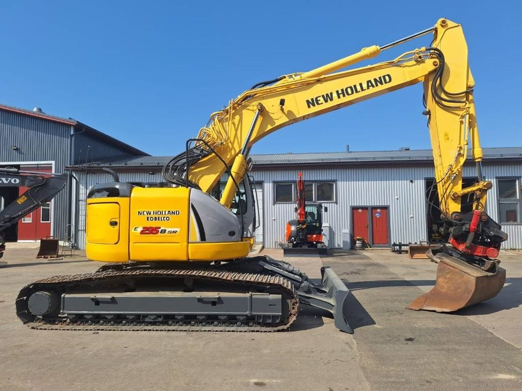 New Holland MYYTY! SOLD! E235BSRLC PYÖRITTÄJÄLLÄ - Pásové rýpadlo: obrázek 5 New Holland MYYTY! SOLD! E235BSRLC PYÖRITTÄJÄLLÄ - Pásové rýpadlo: obrázek 5