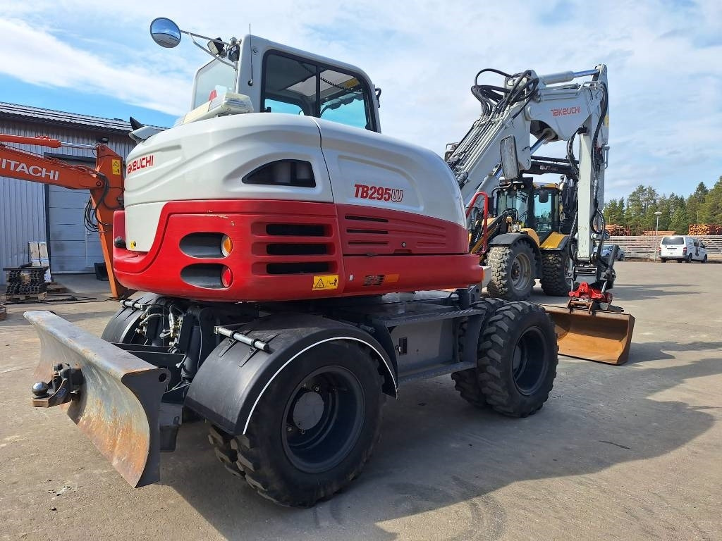Takeuchi TB295W KÄRRY, PYÖRITTÄJÄ, 5-KAUHAA - Kolesové rýpadlo: obrázek 4 Takeuchi TB295W KÄRRY, PYÖRITTÄJÄ, 5-KAUHAA - Kolesové rýpadlo: obrázek 4